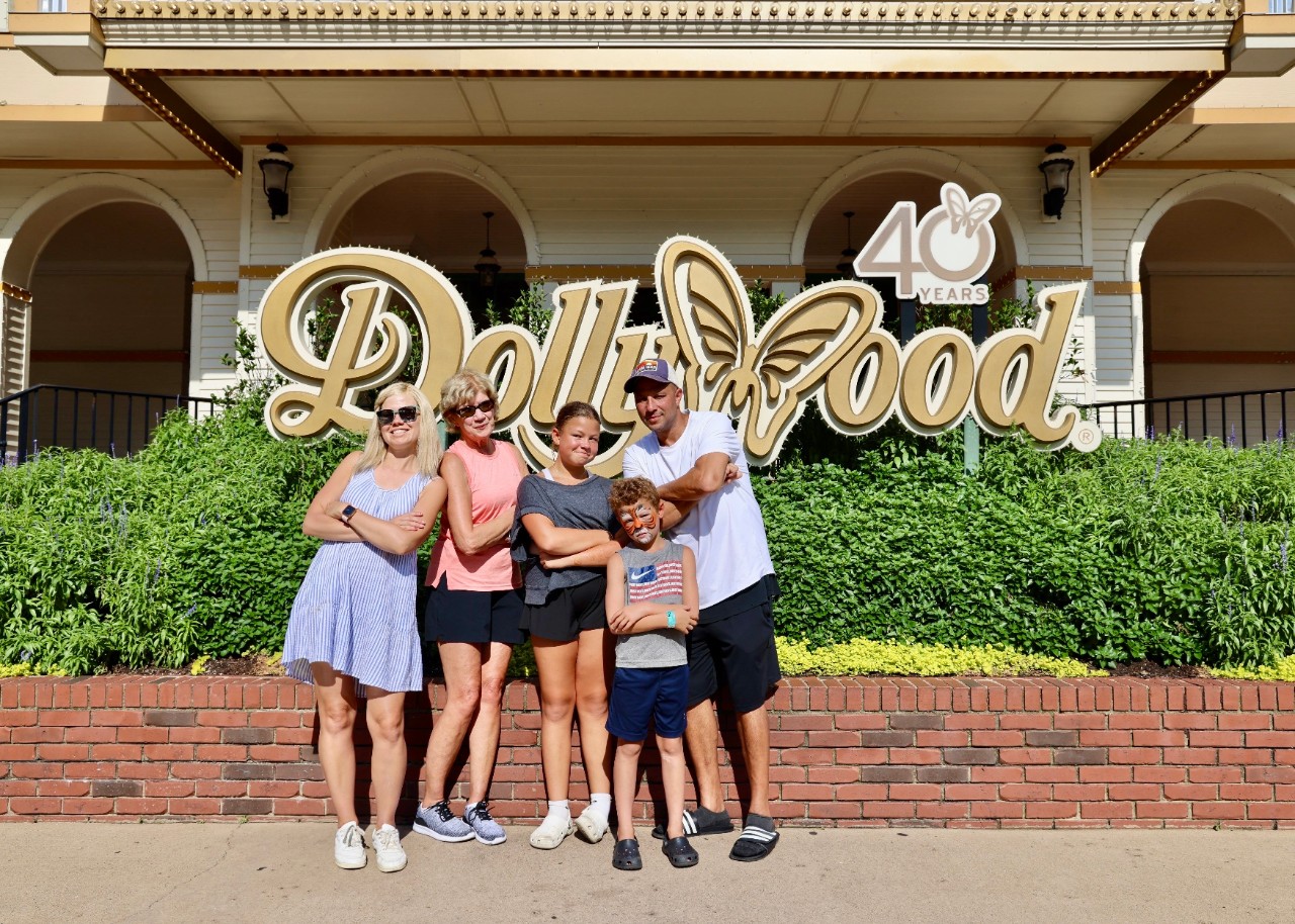 Jessica and family at Dollywood